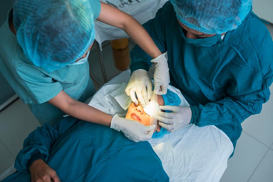 combien de temps dure une operation de la cataracte chirurgien ophtalmologue specialiste cataracte centre ophtalmologiste ophtalmologie paris est